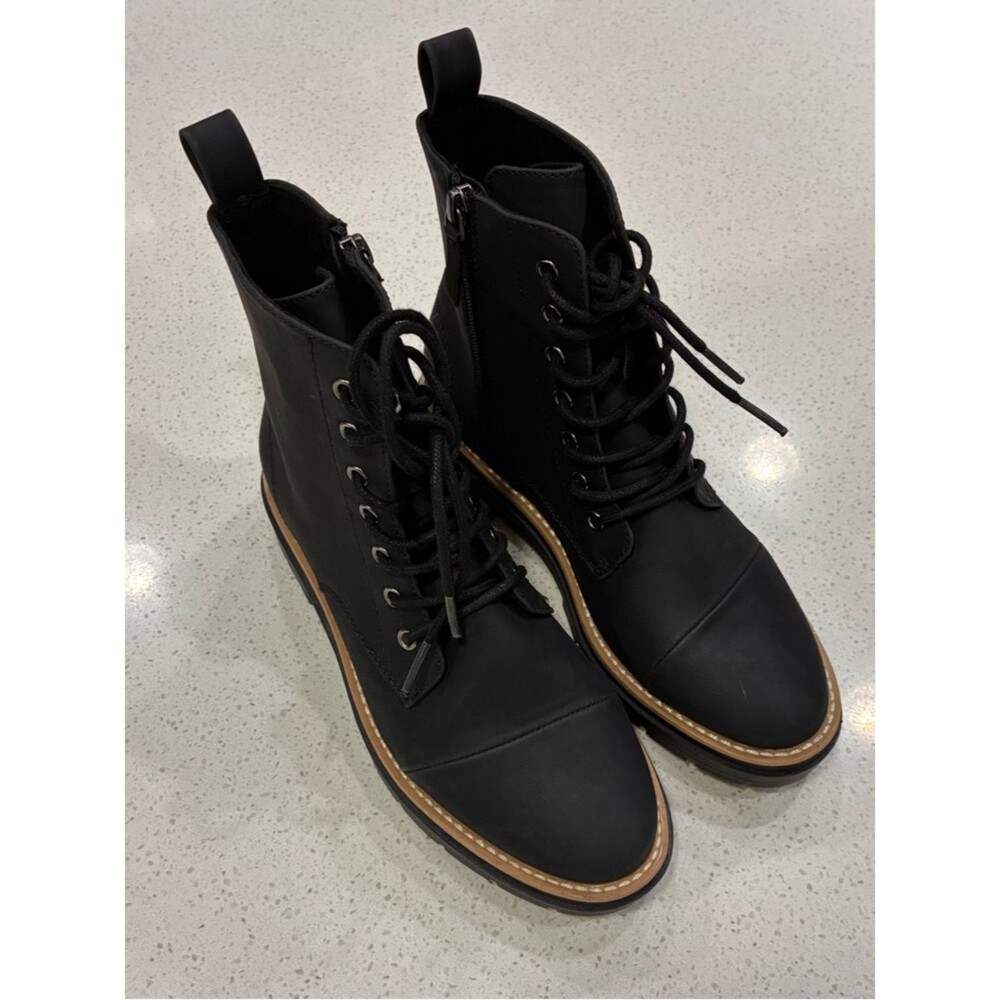 TOMS Black Combat Leather Boots Lace Up Side Zip Womens Size 7 Like New - Picture 3 of 10
